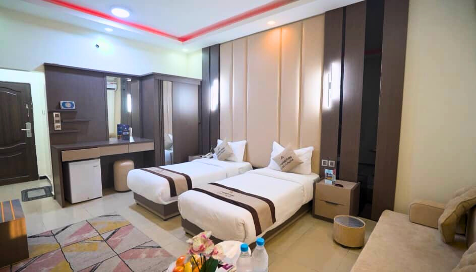 غرفة مطله على المدينة