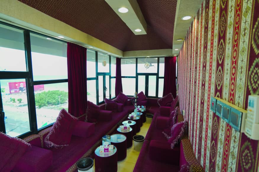 مخيم مطل على البحر