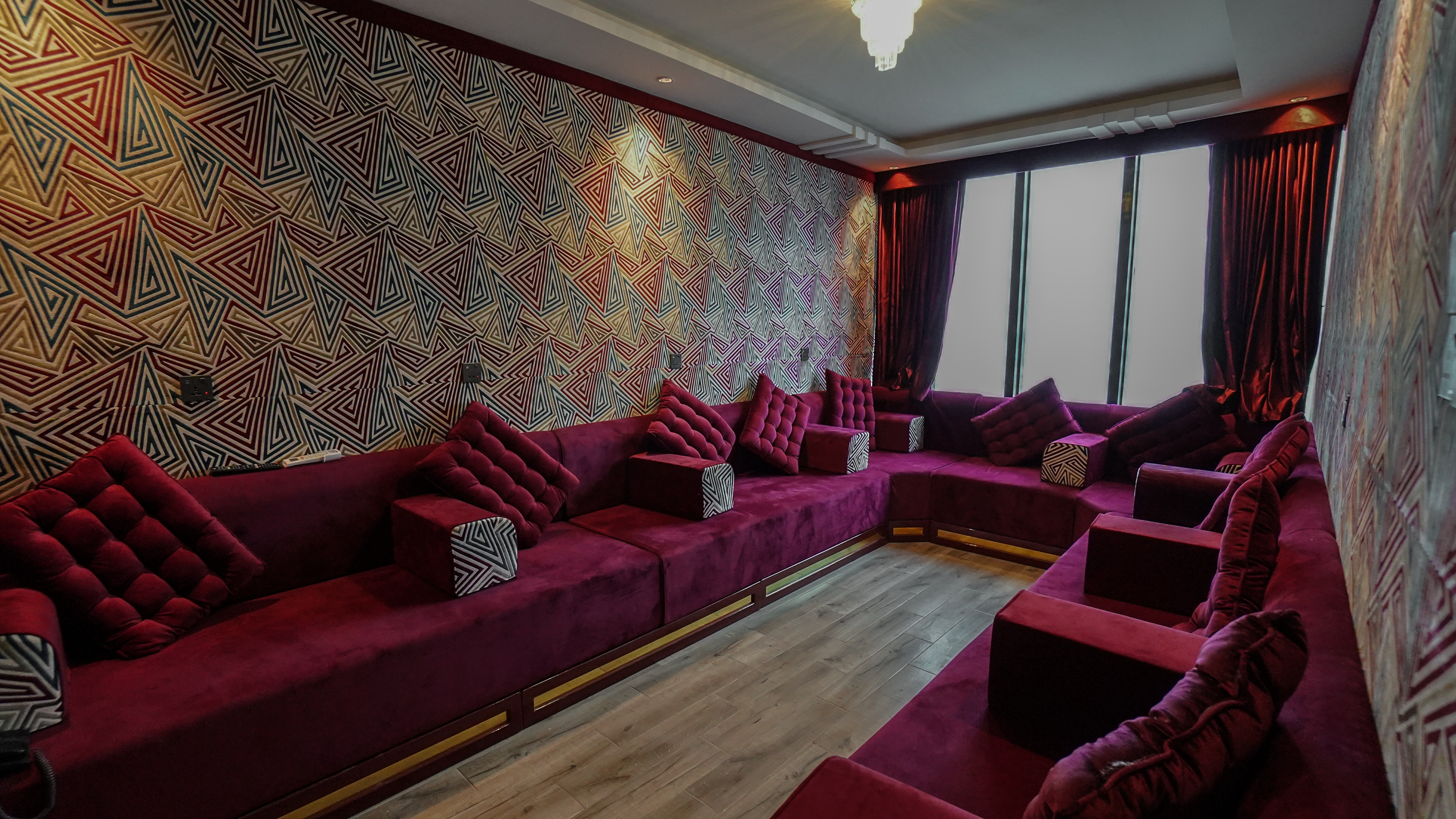 مخيم مطل على البحر