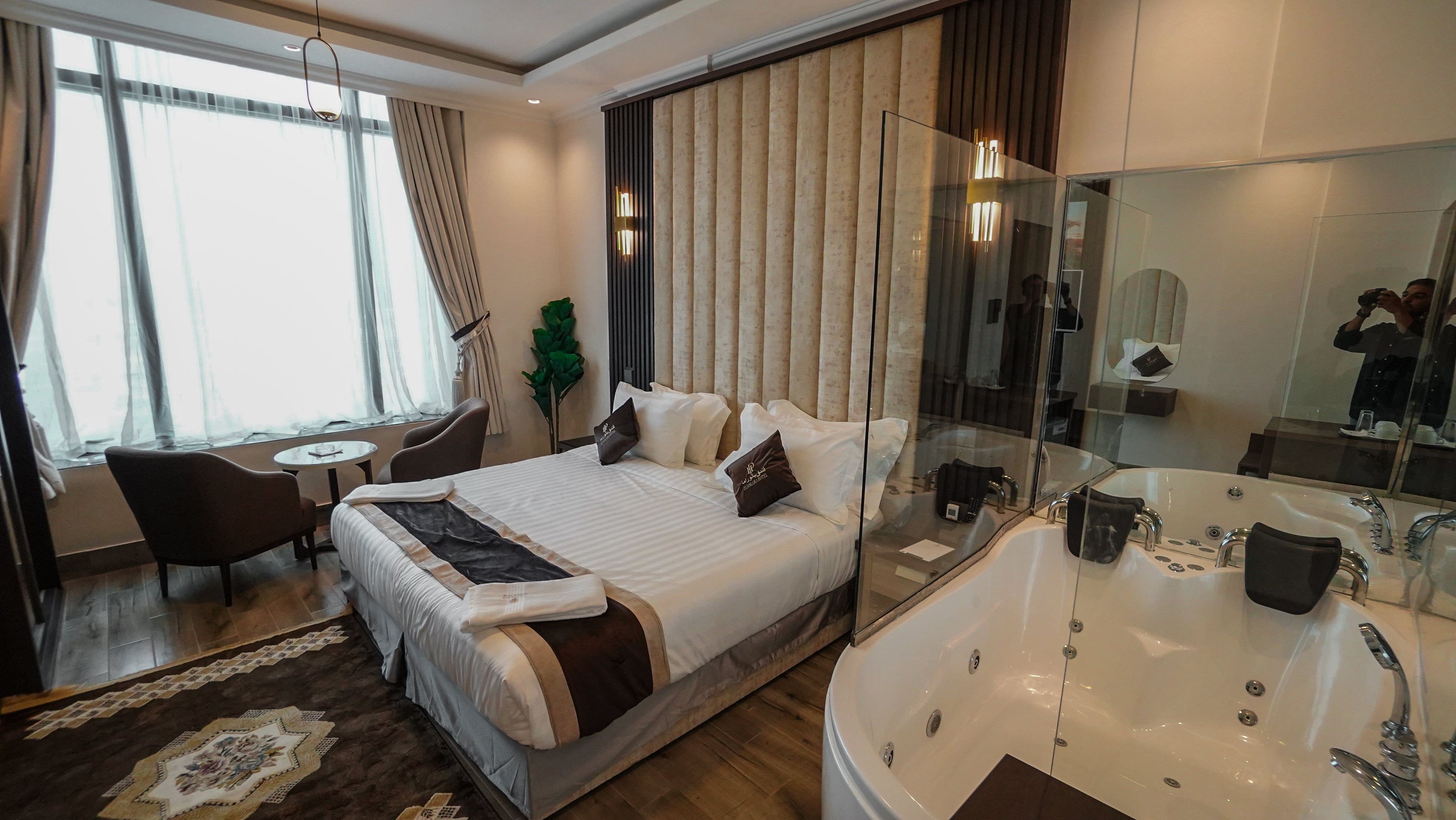 غرفة بحري جاكوزي